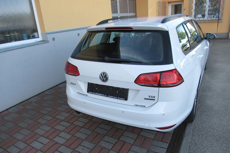 Volkswagen Golf 1.6 TDi AUT.KLIMA VYHŘ.SEDAČKY - fotka 6 z 32