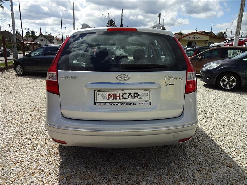 Hyundai i30 1,4i 16V 80kW LPG COMBI - fotka 5 z 46
