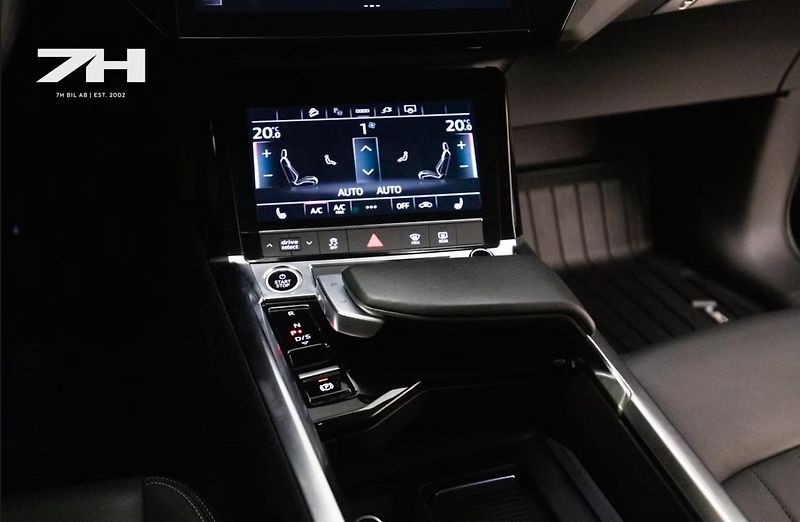 Audi Q8 e-tron 50 Q Kamera Tažné Vzduch LED - fotka 13 z 21