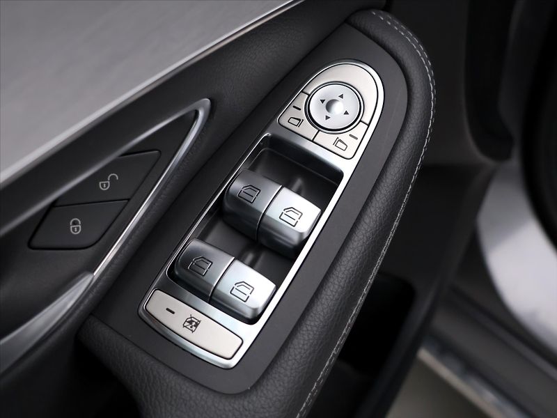 Mercedes-Benz Třídy C 2,0 220d Aut. Avantgarde - fotka 14 z 34