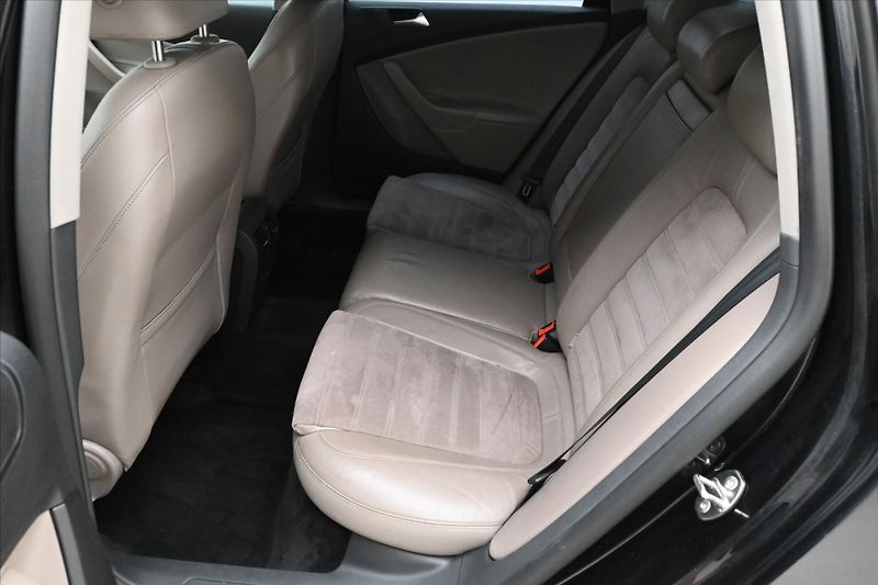 Volkswagen Passat 2,0 103kW NOVÁ STK 4/28 - fotka 14 z 29