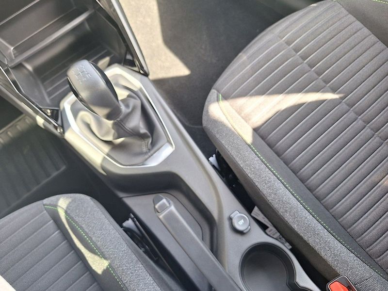 Peugeot 208 (2026) STYLE 1.2 TURBO 100k MAN6 - fotka 13 z 17
