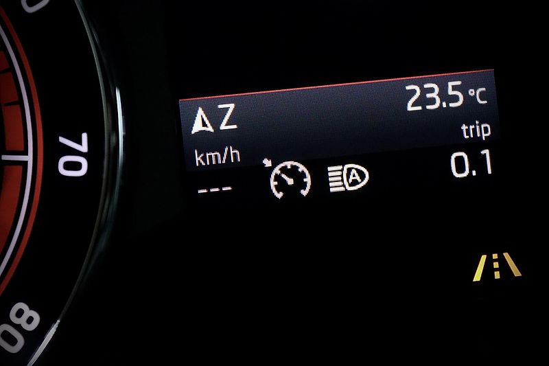 Škoda Octavia 3 FL Combi 2.0 TSI 169 kW RS - fotka 35 z 42
