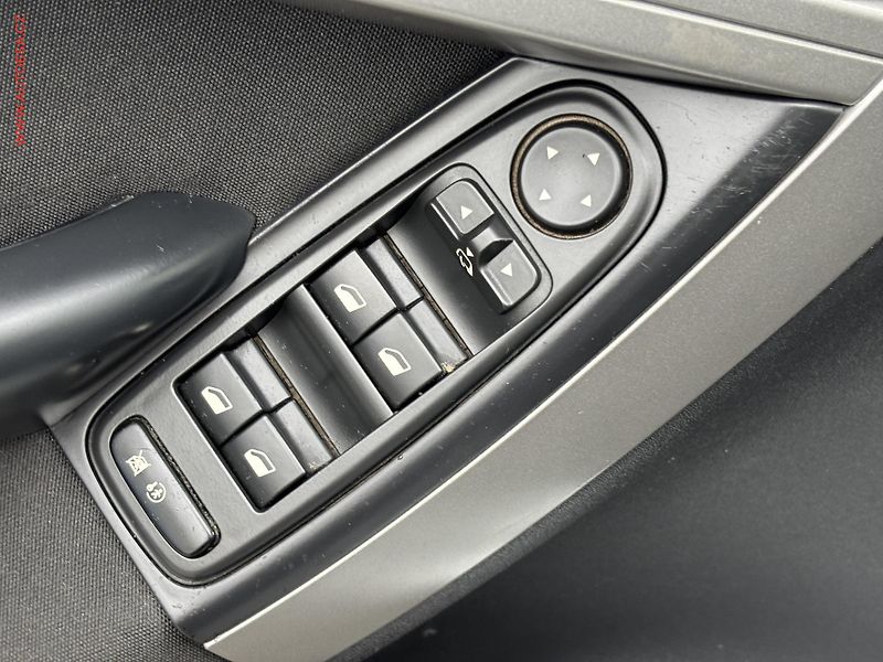 Citroën C4 Picasso (2011) 1.6 VTi, AC, tempo - fotka 13 z 18