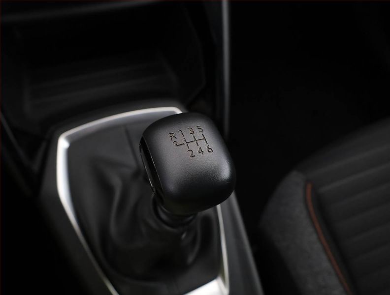 Peugeot 2008 (2020) 1.2 PureTech, ČR,1.maj - fotka 12 z 18