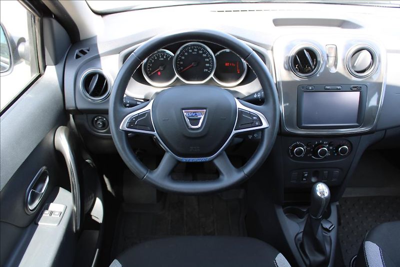 Dacia Sandero 0,9 TCe  STEPWAY, TOP, ČR - fotka 12 z 31