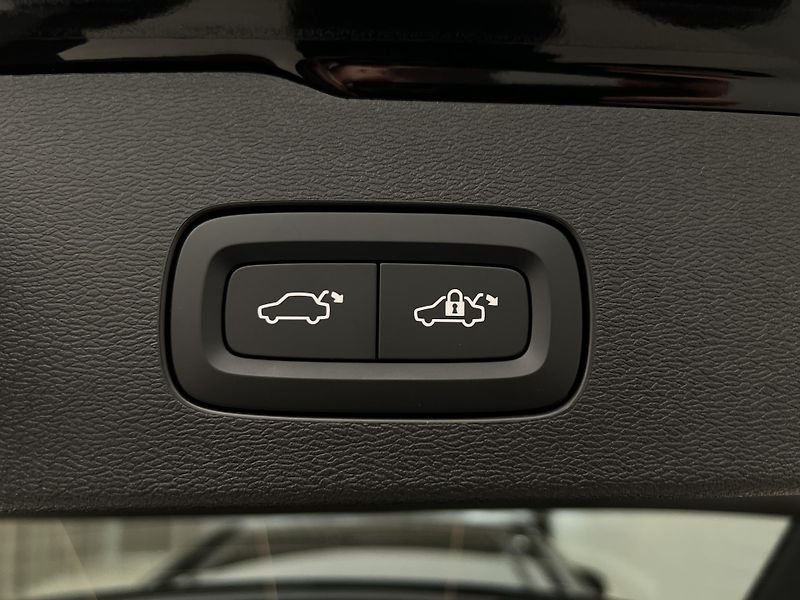 Volvo V60 (2026) B4 PLUS DARK AUT - fotka 17 z 47