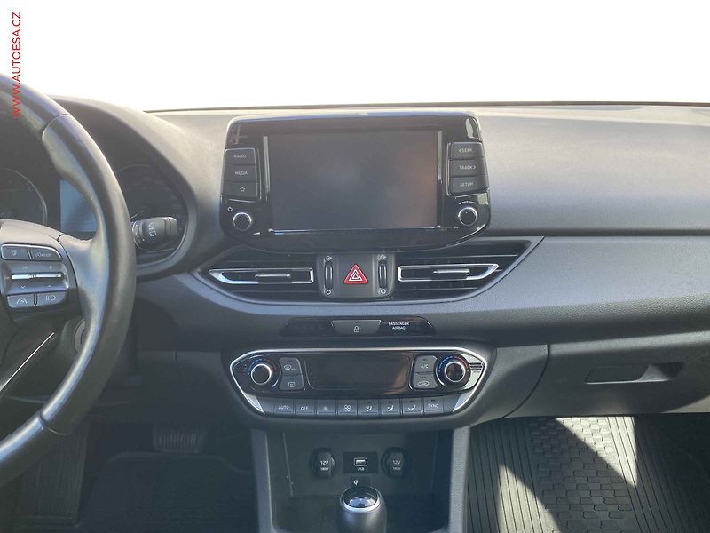 Hyundai i30 (2022) 1.6 CRDi, ČR, AT, LED - fotka 12 z 18