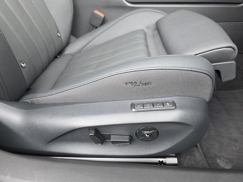 Škoda Superb Combi DSG 4M 2,0TDi 142kW L&K - fotka 25 z 28