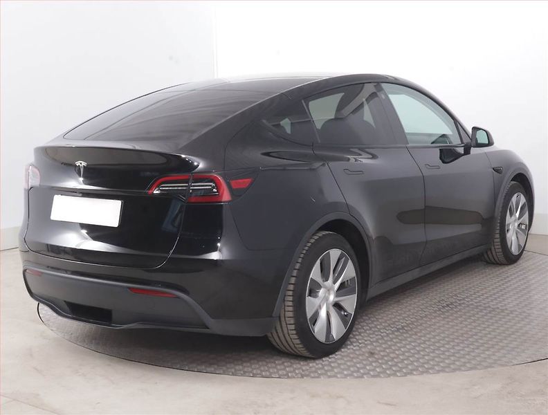Tesla Model Y (2023) RWD LFP 60kWh, SoH 93% - fotka 5 z 23