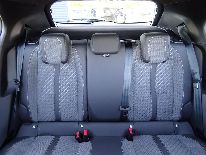 Peugeot 2008 (2026) ALLURE Turbo 100k MAN6 - fotka 15 z 43