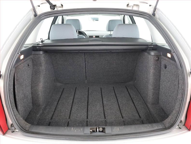 Škoda Fabia (2001) 1.4, po STK, jezdí skvěle - fotka 12 z 12
