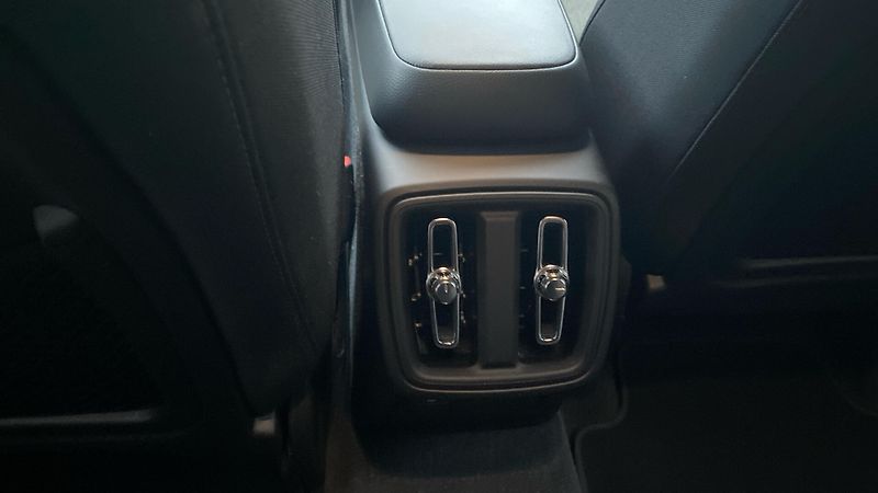 Volvo XC40 CORE, B3 FWD, 120+10 kW / 163+ - fotka 25 z 29
