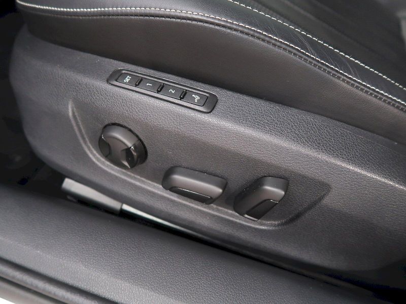 Škoda Superb (2023) LAURIN&KLEMENT 2.0TSI 206KW 4x - fotka 14 z 47