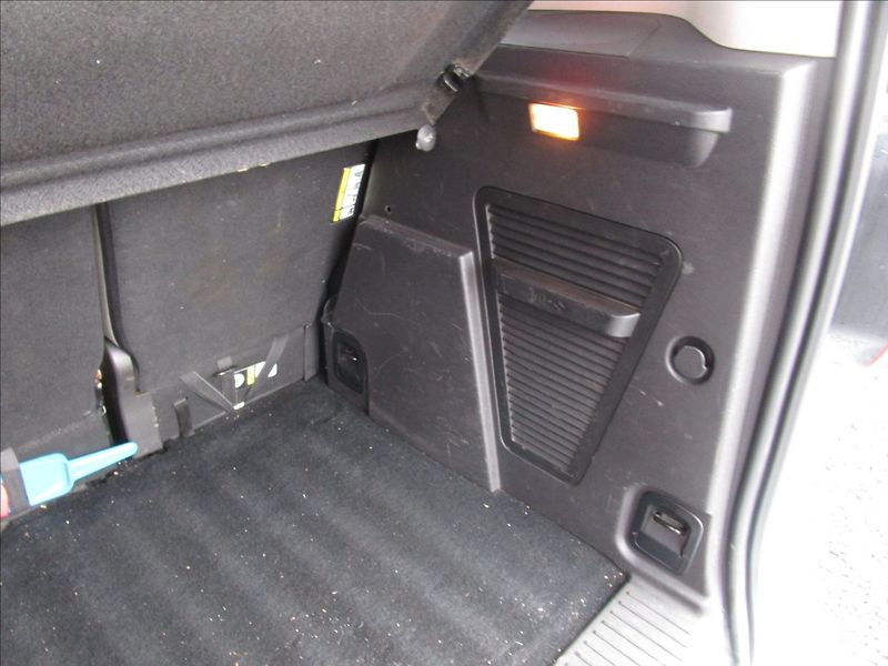 Ford Tourneo Courier 1.5TDCi Titanium, 2. maj. - fotka 35 z 40