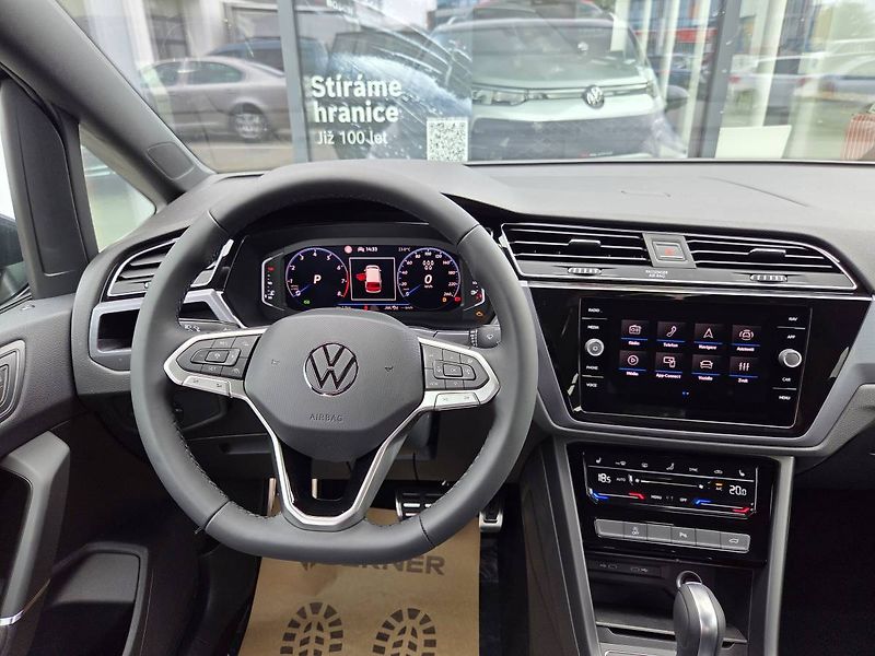 Volkswagen Touran (2026) 1.5 TSI R-line DSG 7míst - fotka 15 z 46