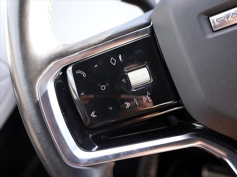 Land Rover Range Rover Evoque 2,0 R-Dynamic 4WD 120kW - fotka 15 z 33