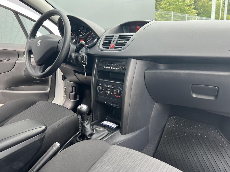 Peugeot 207 (2011) 1,4i 54kW SW - fotka 24 z 28