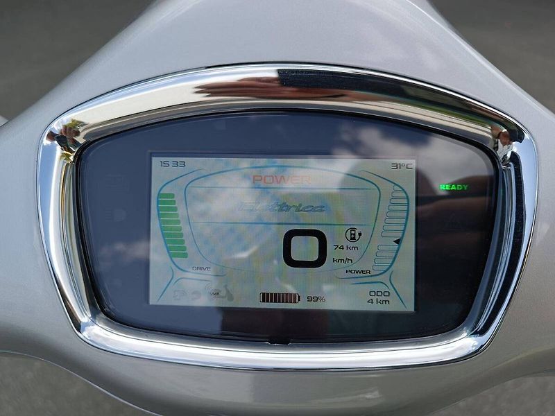 Vespa Elettrica (2023) L1 Grigio  Cromo 719 - fotka 15 z 16