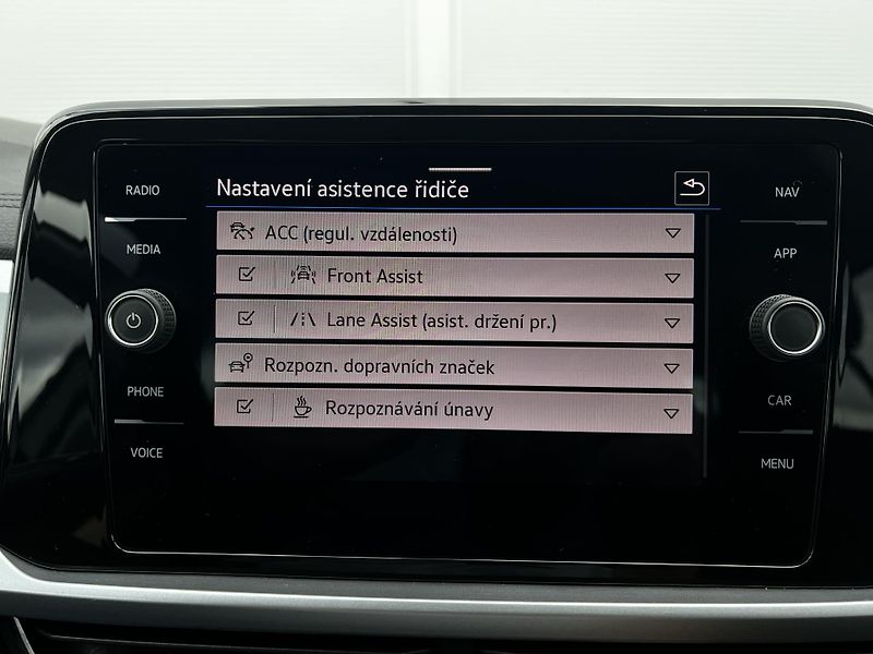Volkswagen T-Roc 1.5TSI 110kW Business DPH 1Maj - fotka 15 z 21