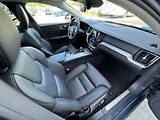 Volvo V60 B4 FWD PLUS DARK // 1. Maj. - náhled 13