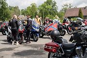 Motorkáři se sjeli na žehnání v bazilice v Jablonném.