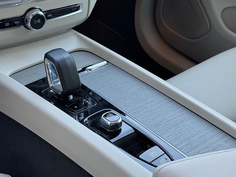 Volvo XC60 PLUS B4 AWD, POLESTAR, TZ - fotka 12 z 26