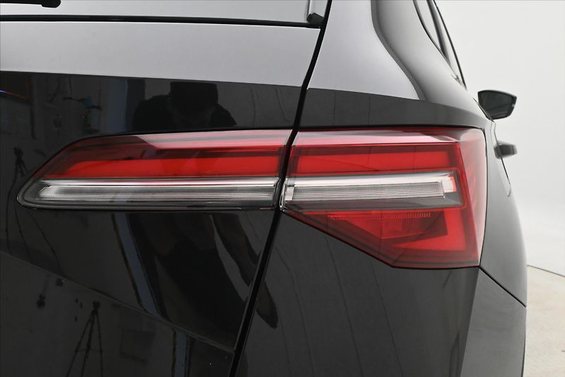 Škoda Karoq 2,0 TDI 85kW DSG Ambition Záru - fotka 30 z 31