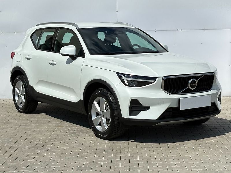 Volvo XC40 CORE B3 FWD 120kW - fotka 4 z 21