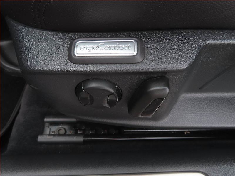 Volkswagen Passat (2015) 2.0 TDI, Automat, Kůže, Navi - fotka 21 z 21