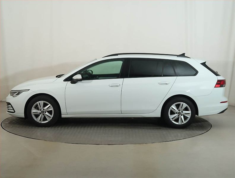 Volkswagen Golf (2021) Life 1.5 TSI, Serv.kniha - fotka 3 z 13