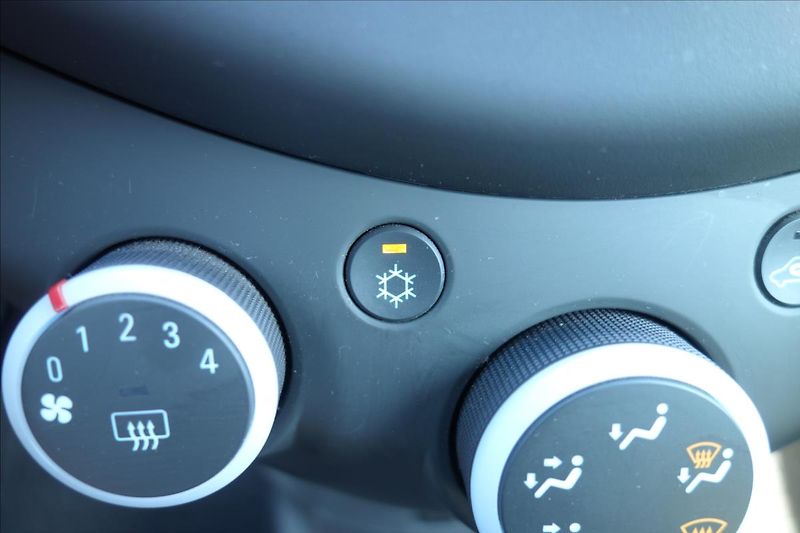 Chevrolet Spark 1,0 i, ČR, KLIMA, 29TIS.KM. - fotka 23 z 33