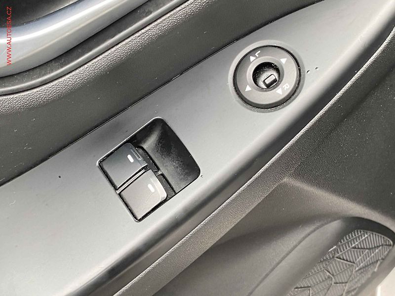 Hyundai ix20 (2016) 1.6 GDi, ČR, AT, park.čidla - fotka 11 z 18