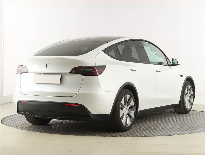 Tesla Model Y (2023) RWD LFP 60kWh, SoH 97% - fotka 5 z 33