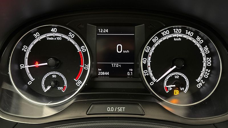 Škoda Fabia 1.0 TSI Ambition Combi - fotka 10 z 22