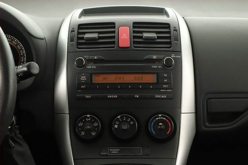 Toyota Auris (2011) 1.6 Valvematic, ČR,1.maj - fotka 9 z 15