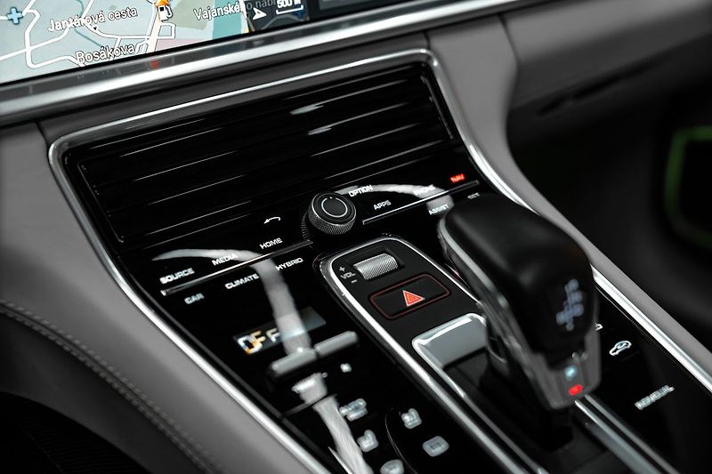 Porsche Panamera Turbo S E-hybrid - fotka 11 z 23
