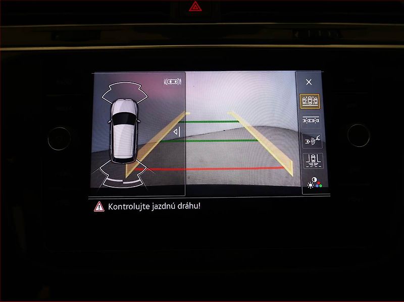 Volkswagen Tiguan (2020) 2.0 TDI - fotka 18 z 18
