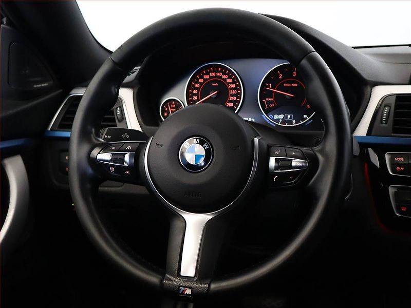BMW Řada 4 (2017) M Paket 420d xDrive - fotka 13 z 16