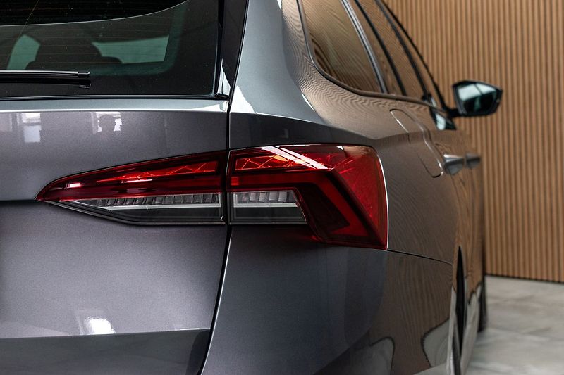 Škoda Octavia 2.0 TDI DSG*MASÁŽE*ACC*DPH* - fotka 33 z 38