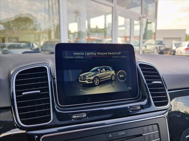 Mercedes-Benz GLE 3,0 i AMG 270kW 4MATIC PANORAM - fotka 33 z 50
