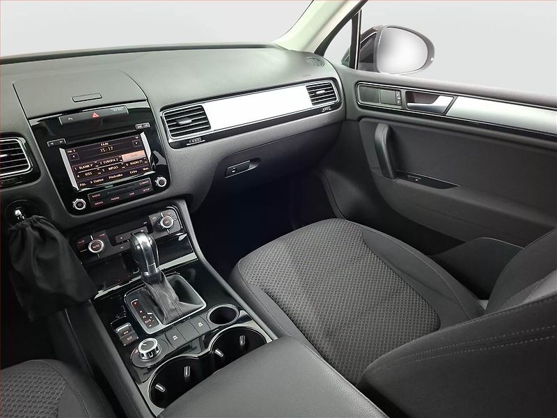 Volkswagen Touareg (2012) 3.0 TDI, 4X4, Automat - fotka 8 z 21