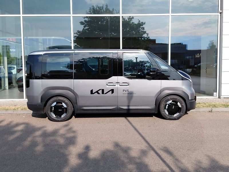 Kia PV5 Elite elektromotor 120kW - fotka 9 z 12