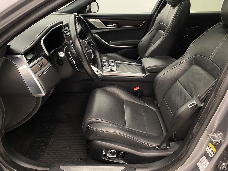 Jaguar XF D200 R-DYNAMIC AWD REZERVACE - fotka 3 z 48