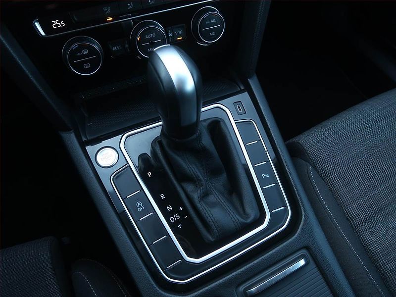 Volkswagen Passat (2019) 2.0 TDI, Automat, Serv.kniha - fotka 13 z 19