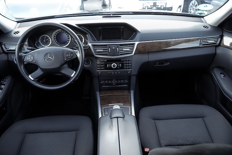 Mercedes-Benz Třídy E 220 CDI BlueEfficiency - fotka 20 z 29