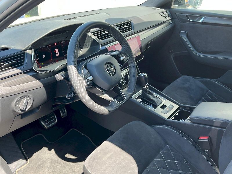 Škoda Superb (2022) 2.0 TSI 206kW SportLine 4x4 DS - fotka 10 z 27