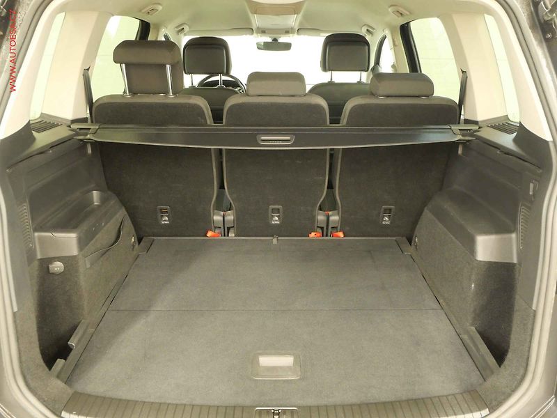 Volkswagen Touran (2017) 1.6TDi, 2.maj, Aut.klima - fotka 7 z 23