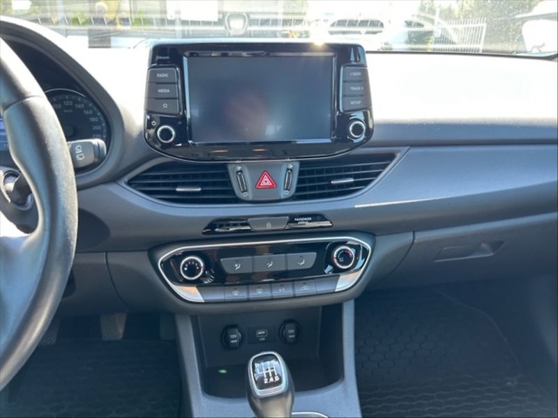 Hyundai i30 1,5 i Family Comfort - fotka 10 z 11