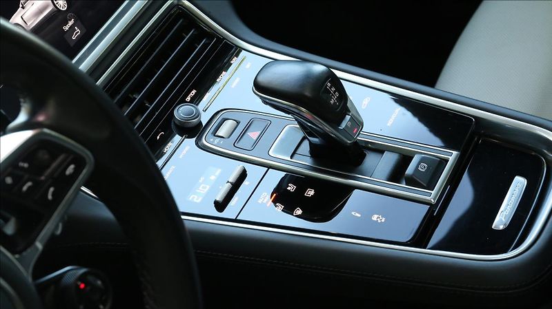 Porsche Panamera 2,9 343KW, DPH, ČR,4 E-HYBRID - fotka 69 z 77